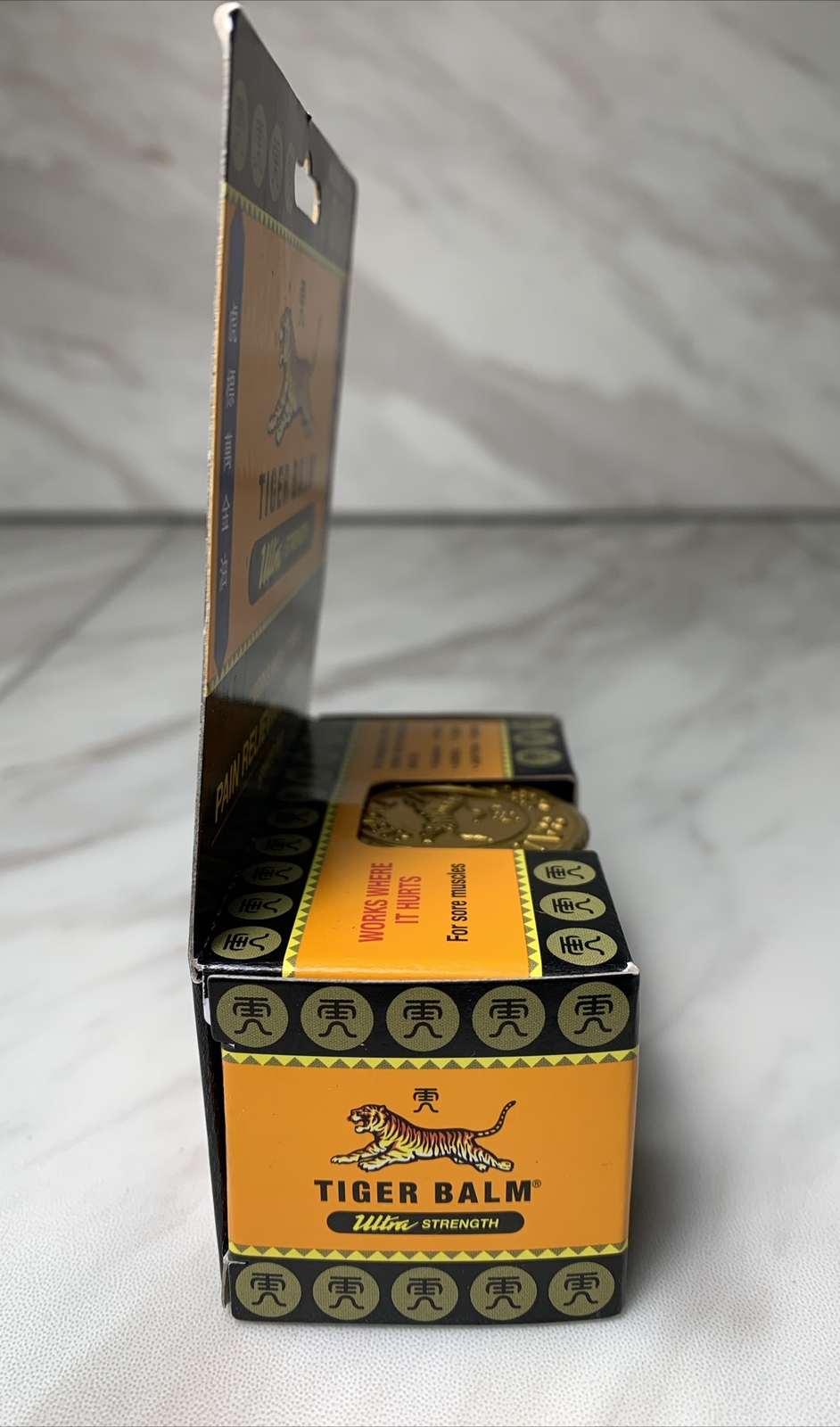 Tiger Balm Ultra Strength Pain Relieving Ointment Non-Staining 18 gm EXP 06/2025