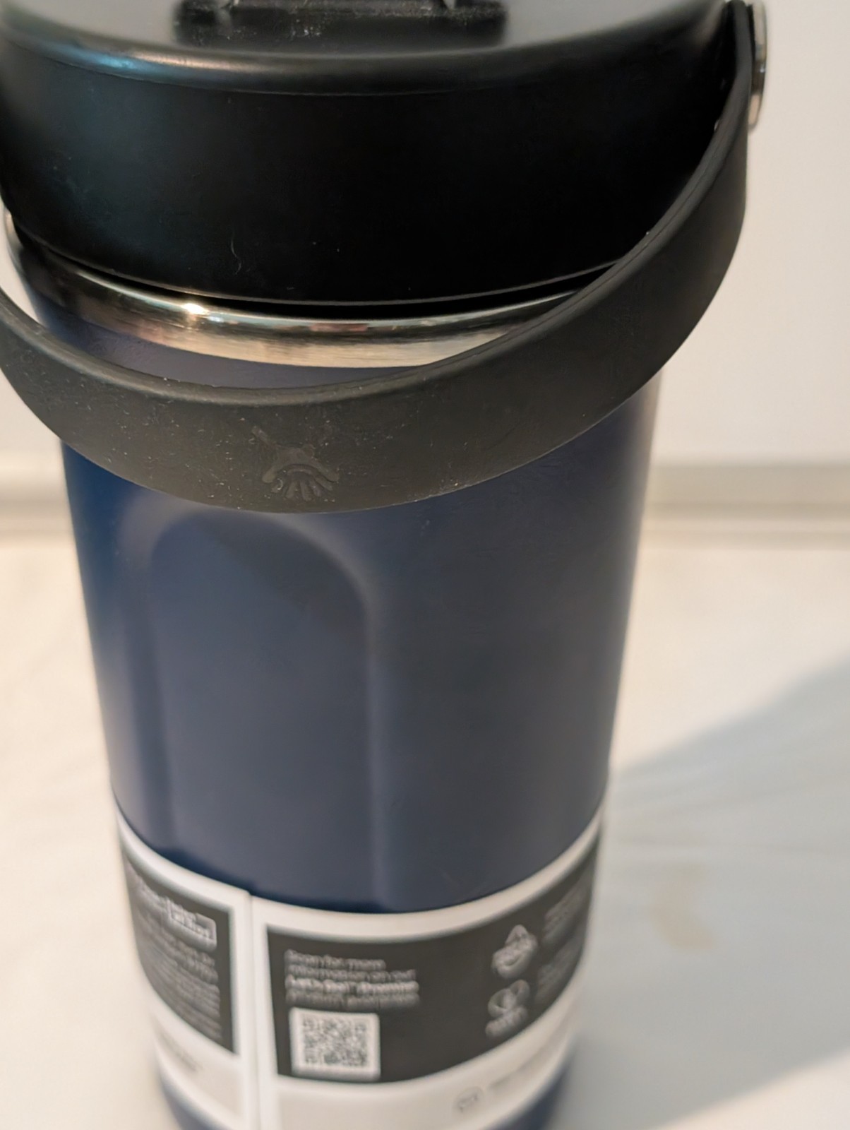 Hydro Flask Shaker Bottle – Insulated Stainless Steel Gym 24 Ounces, Indigo