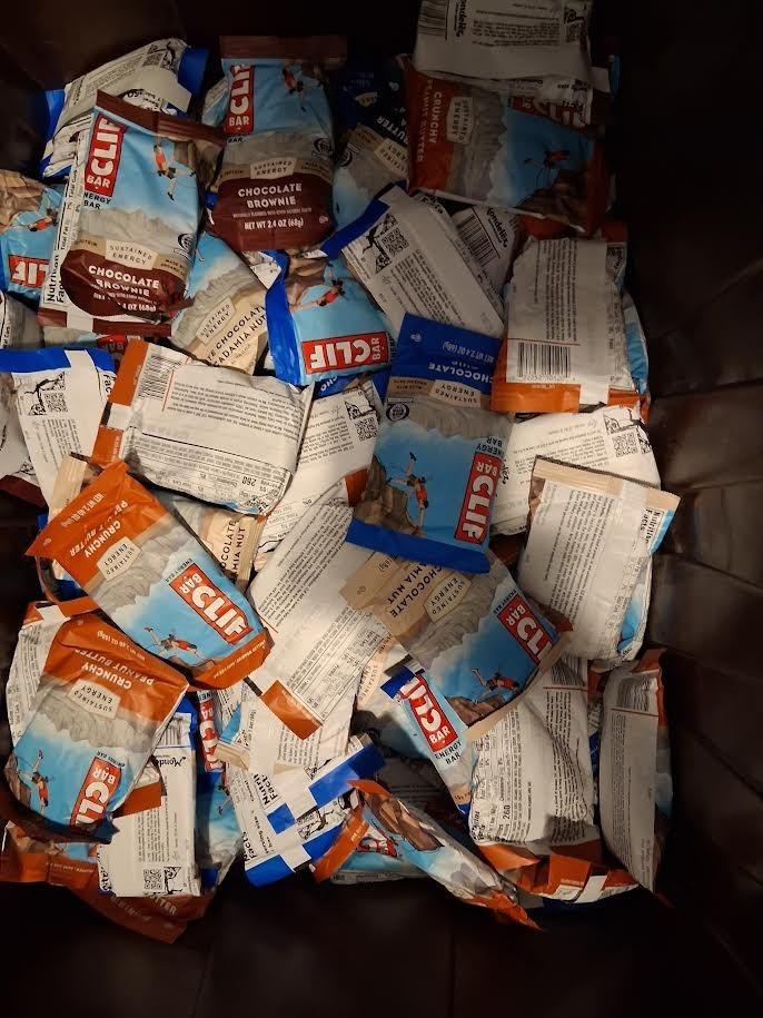 assorted mix of clif protein bars x70