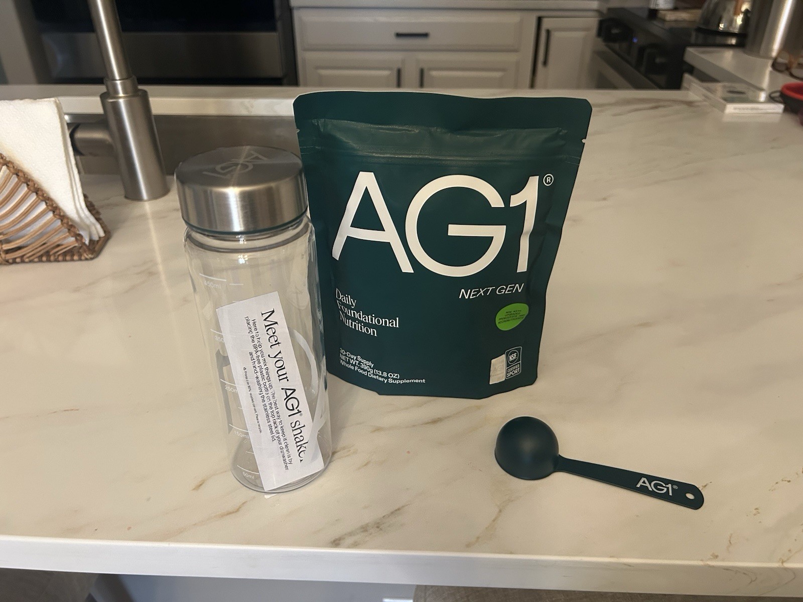 AG1 Greens Powder Supplement (Starter Kit: 30 Servings, Shaker and Scoop)
