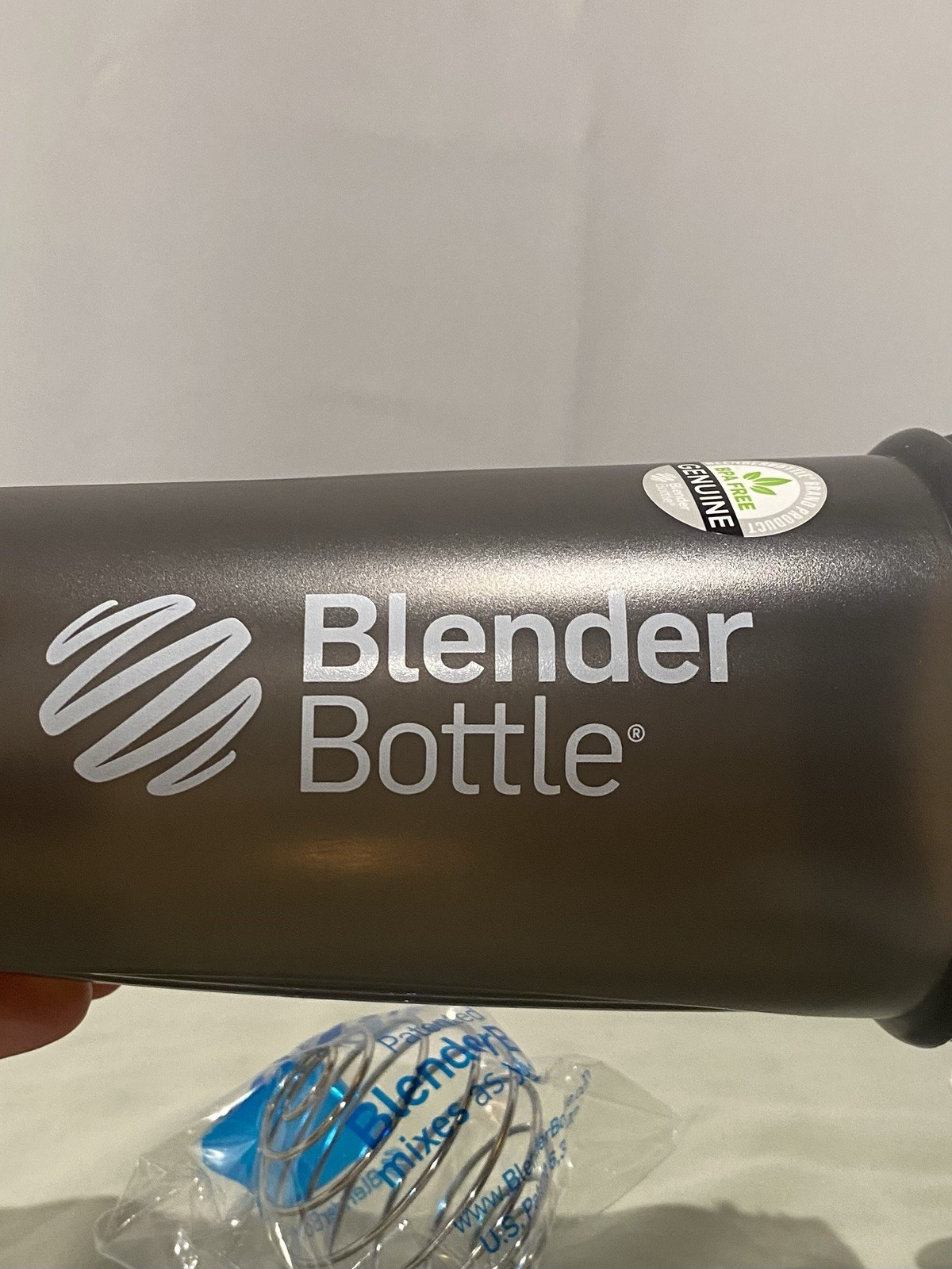 NWT BlenderBottle Classic 20 fl oz BPA-Free Shaker Bottle w/ Mixing Ball